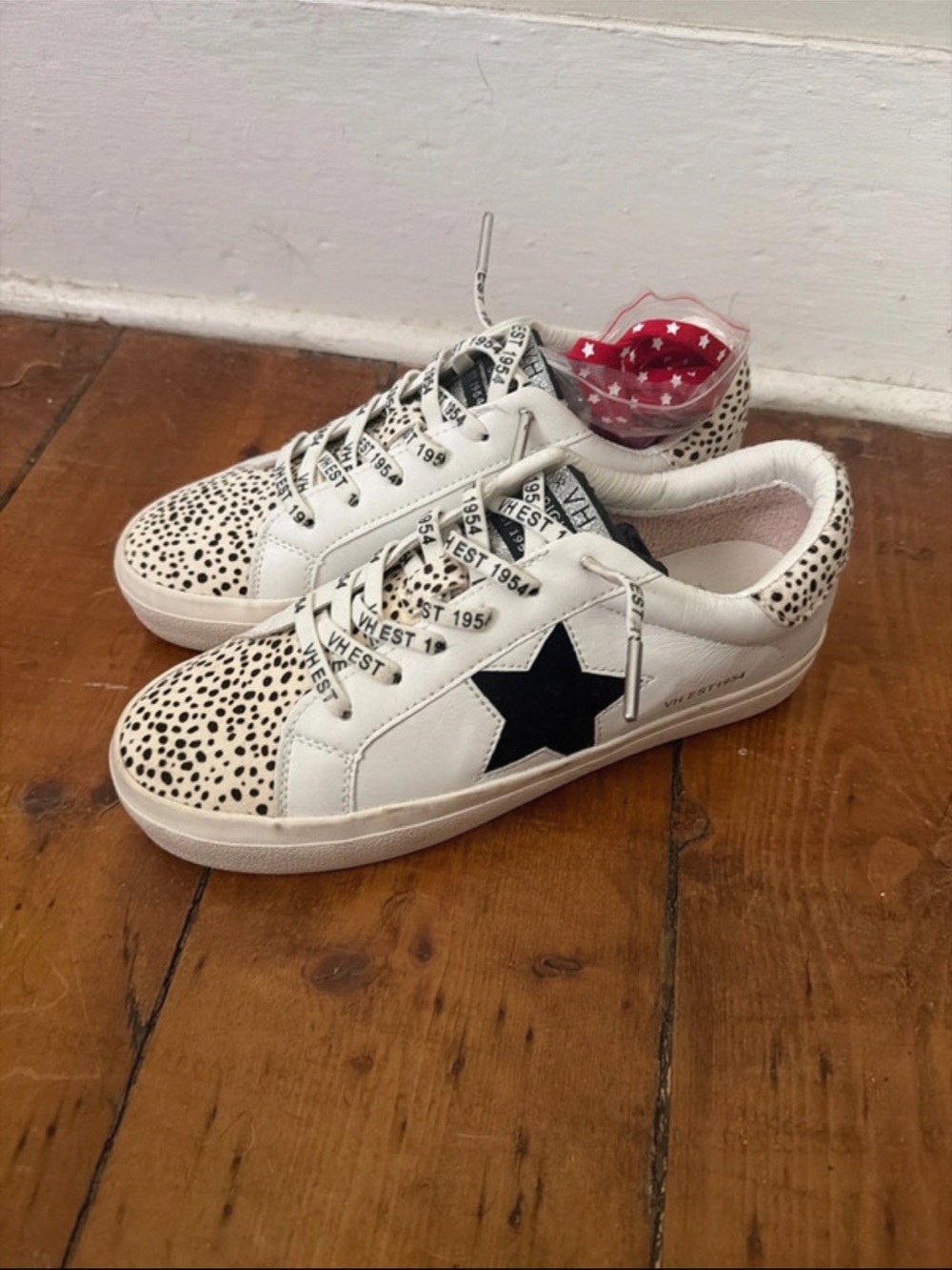 Vintage Havana White Sneakers with Black Star & Speckled Accents